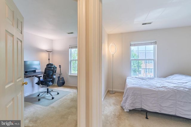 21095 MOSSY GLEN TER, Ashburn, VA 20147