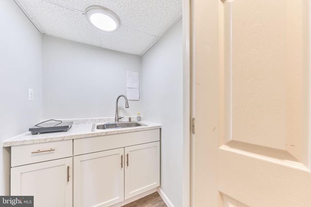 21095 MOSSY GLEN TER, Ashburn, VA 20147