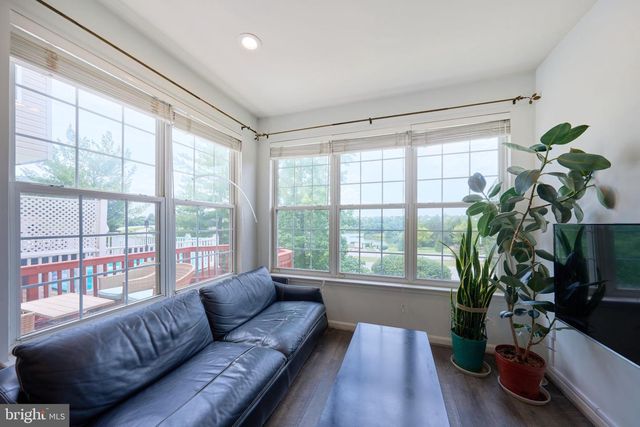 21095 MOSSY GLEN TER, Ashburn, VA 20147