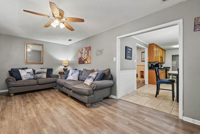 4 Malcolm Cv, Little Rock, AR 72209