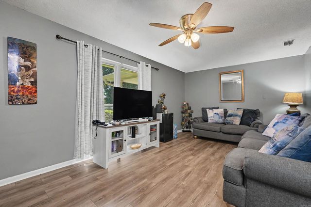 4 Malcolm Cv, Little Rock, AR 72209