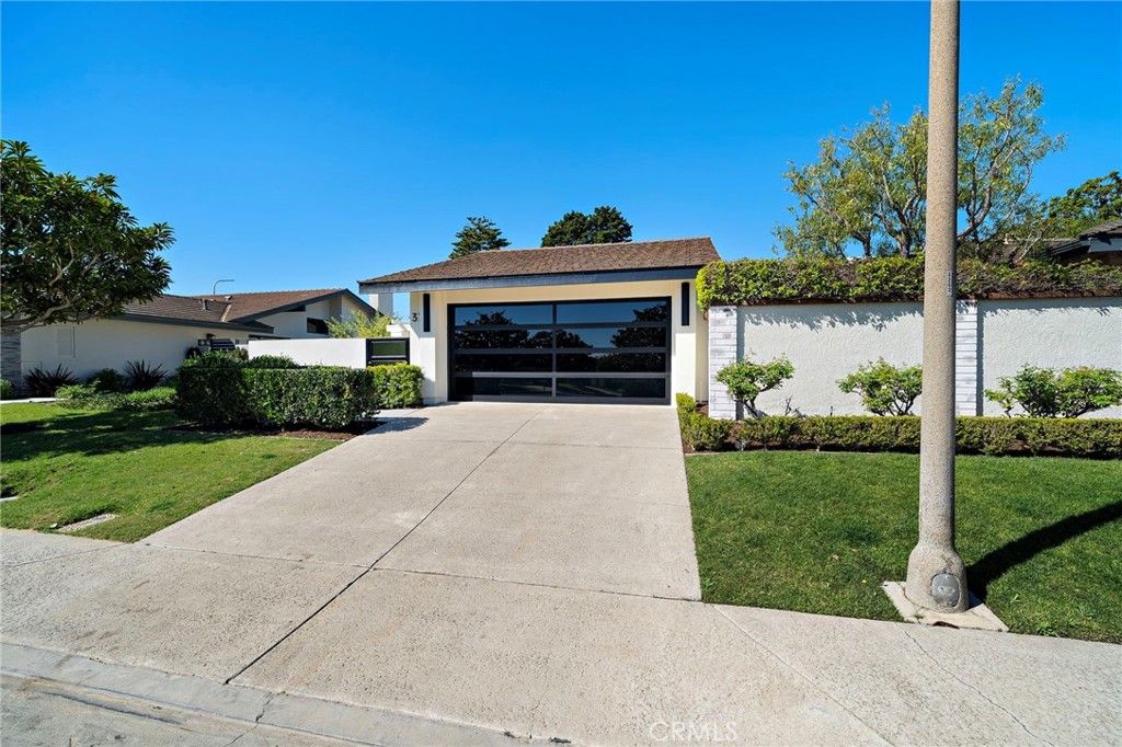 Image 1 of property listing at 37 Beachcomber, Corona Del Mar, CA 92625