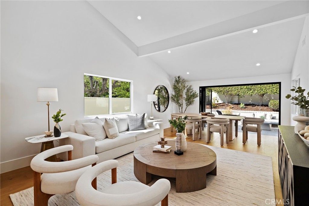 Image 11 of property listing at 37 Beachcomber, Corona Del Mar, CA 92625