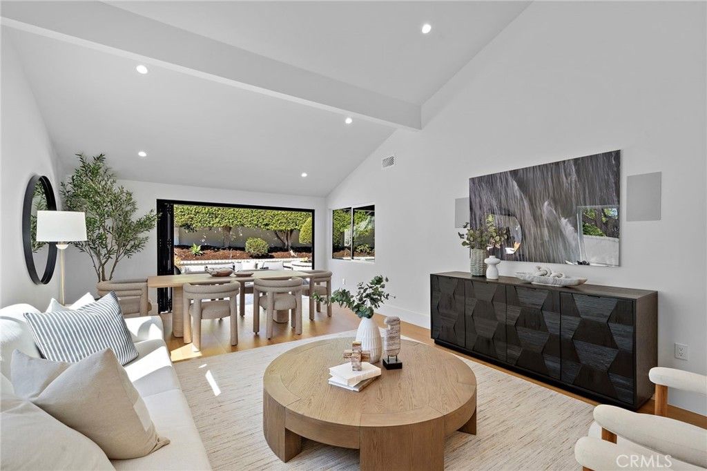 Image 12 of property listing at 37 Beachcomber, Corona Del Mar, CA 92625