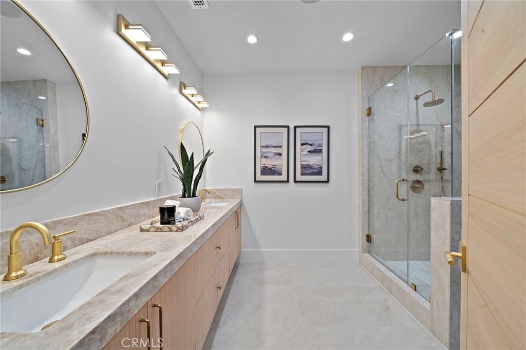 Image 20 of property listing at 37 Beachcomber, Corona Del Mar, CA 92625