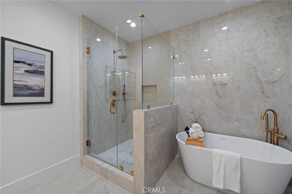 Image 21 of property listing at 37 Beachcomber, Corona Del Mar, CA 92625