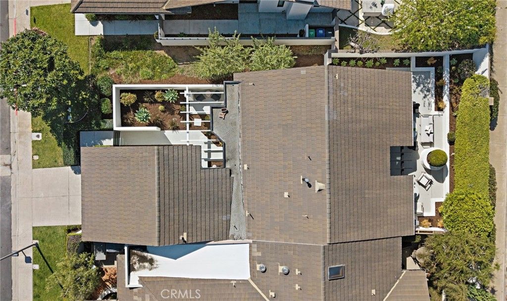 Image 34 of property listing at 37 Beachcomber, Corona Del Mar, CA 92625