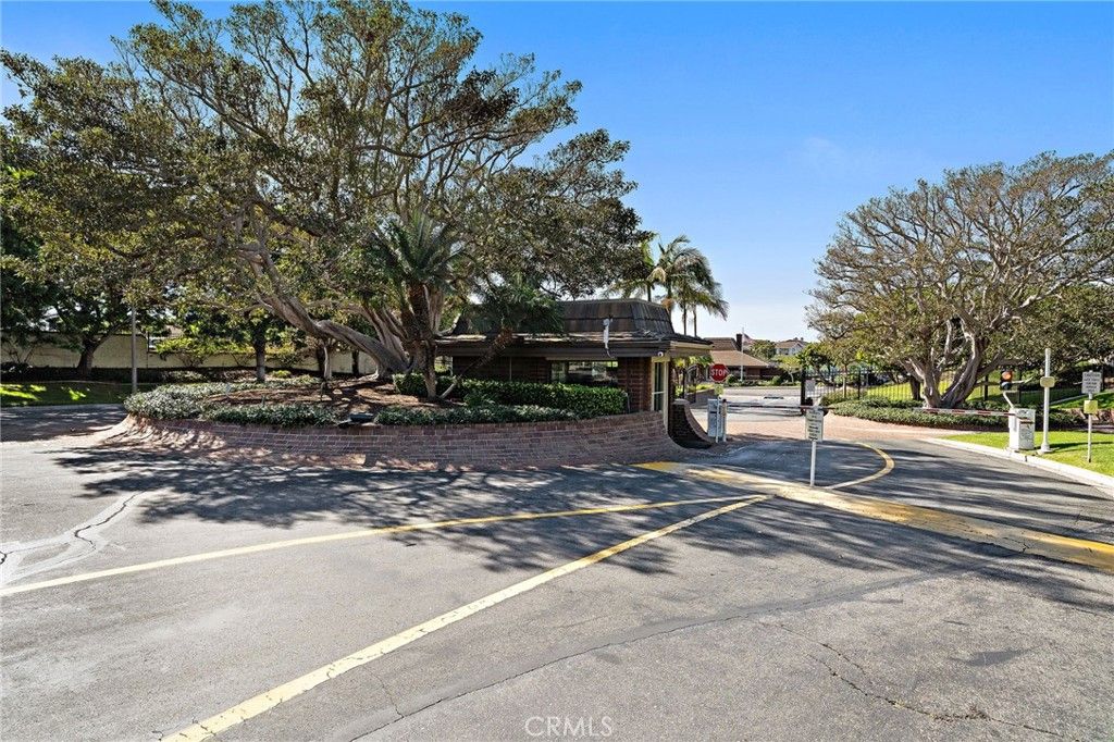 Image 39 of property listing at 37 Beachcomber, Corona Del Mar, CA 92625