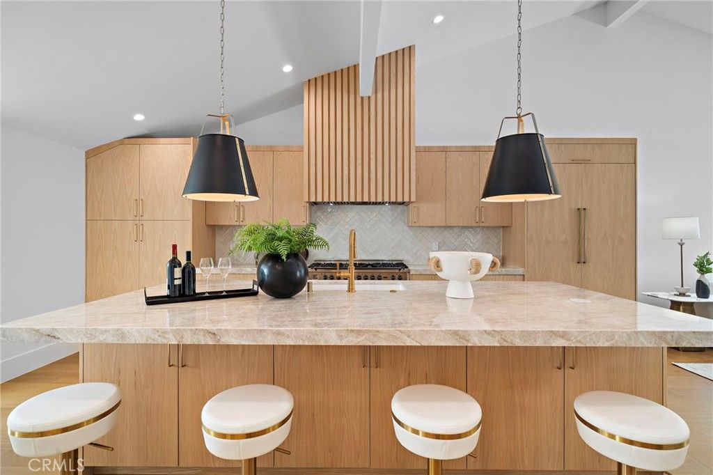 Image 5 of property listing at 37 Beachcomber, Corona Del Mar, CA 92625