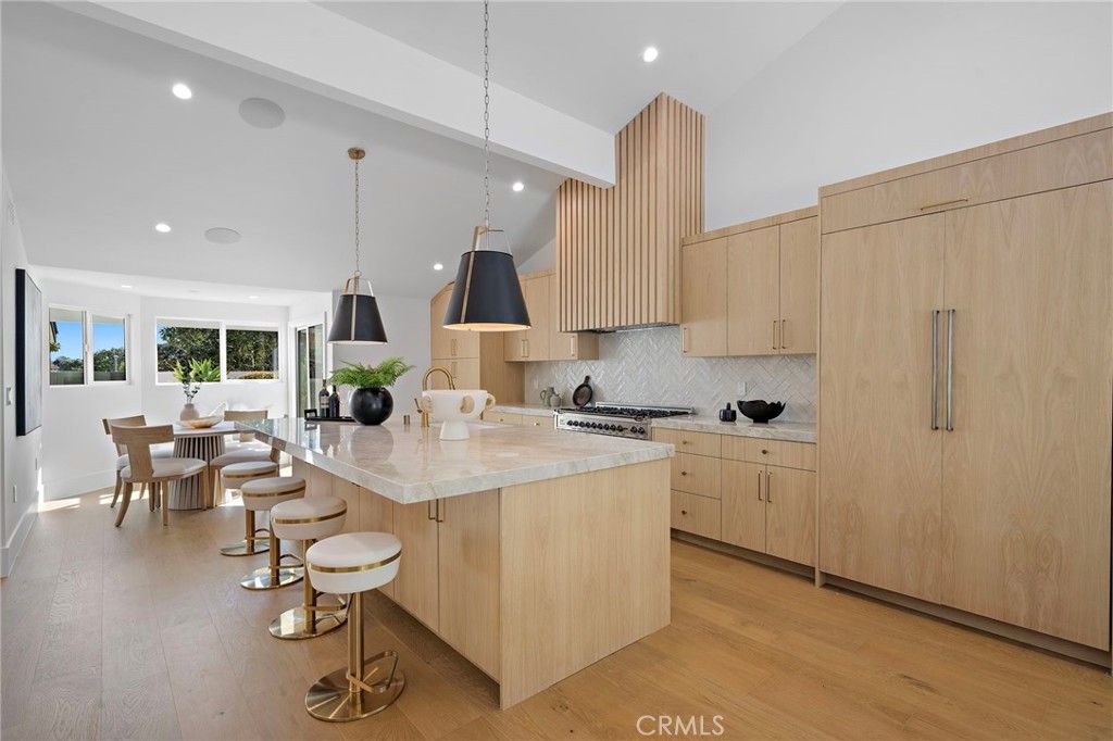 Image 6 of property listing at 37 Beachcomber, Corona Del Mar, CA 92625