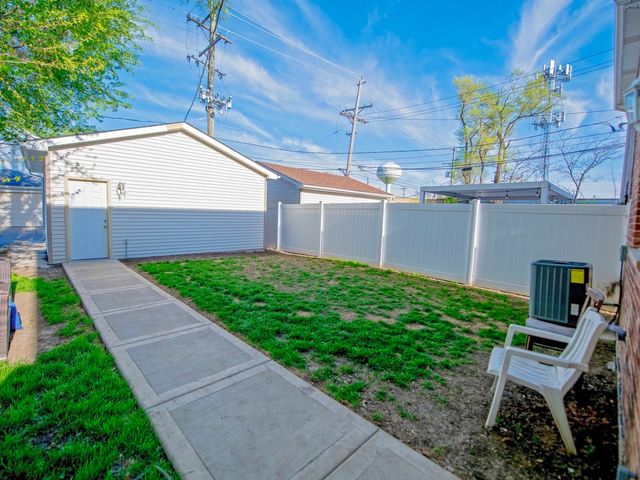 105 N 12th Avenue, Melrose Park, IL 60160
