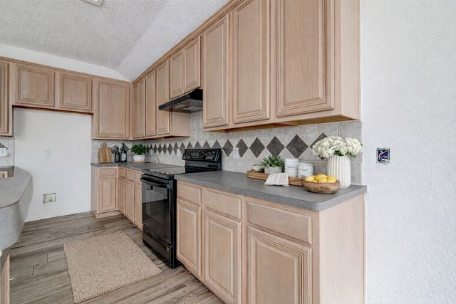 2525 Greenhaven Drive, Burleson, TX 76028