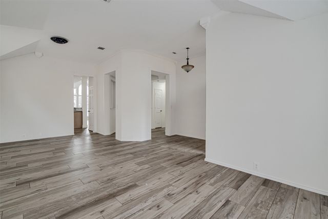 2525 Greenhaven Drive, Burleson, TX 76028