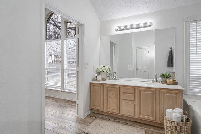 2525 Greenhaven Drive, Burleson, TX 76028