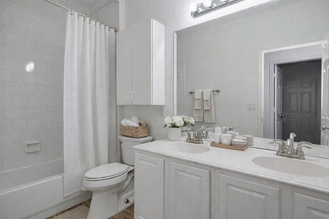 2525 Greenhaven Drive, Burleson, TX 76028