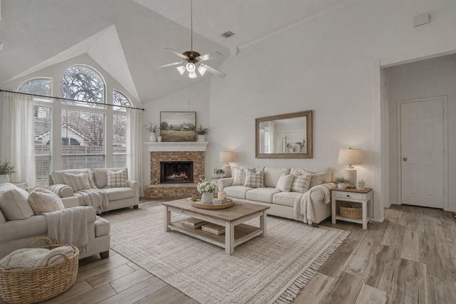 2525 Greenhaven Drive, Burleson, TX 76028