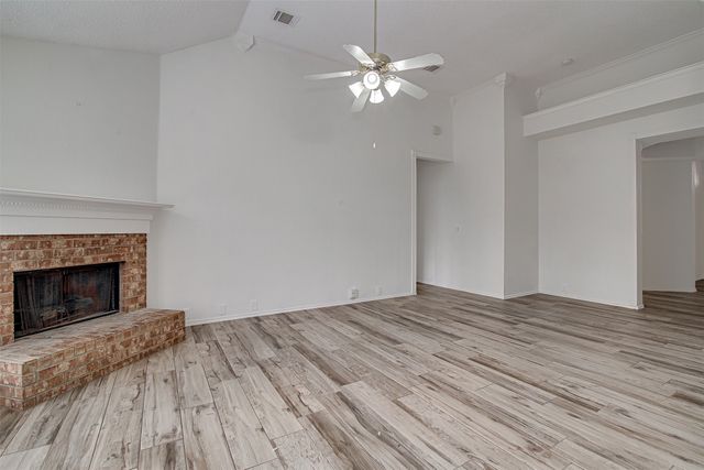 2525 Greenhaven Drive, Burleson, TX 76028