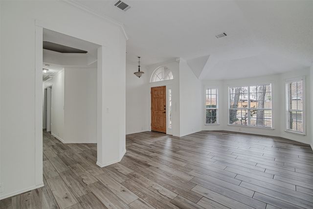 2525 Greenhaven Drive, Burleson, TX 76028