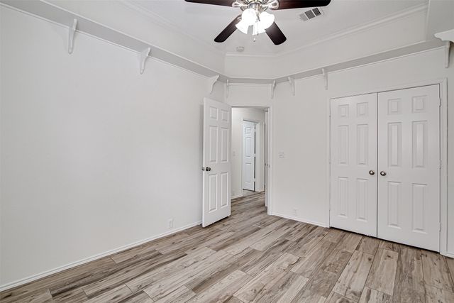 2525 Greenhaven Drive, Burleson, TX 76028