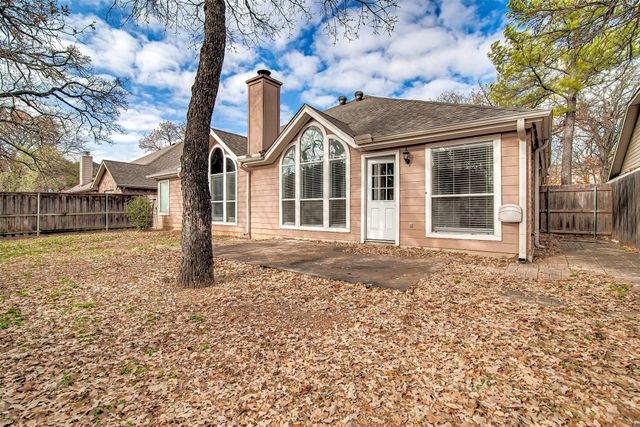 2525 Greenhaven Drive, Burleson, TX 76028