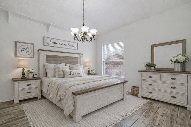 2525 Greenhaven Drive, Burleson, TX 76028