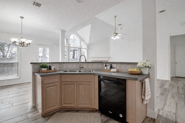 2525 Greenhaven Drive, Burleson, TX 76028