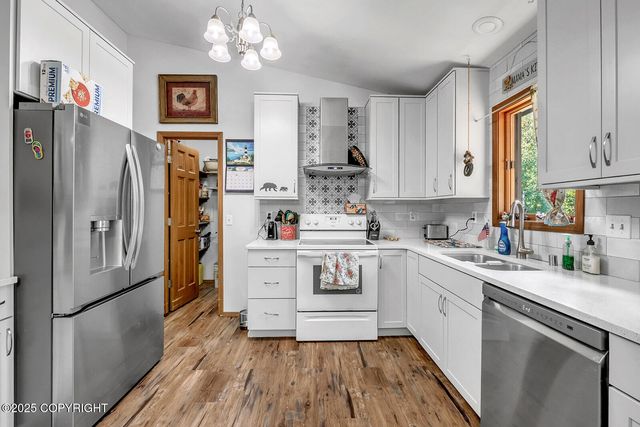 18616 Little Cape Circle, Eagle River, AK 99577