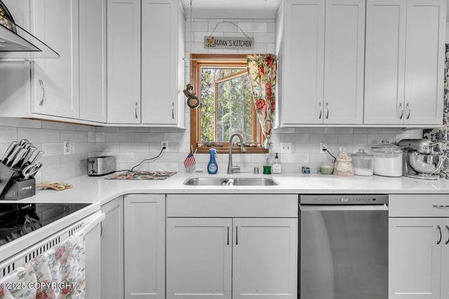 18616 Little Cape Circle, Eagle River, AK 99577