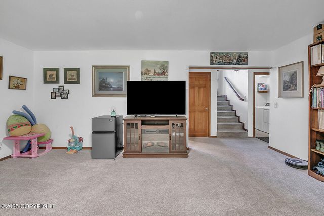 18616 Little Cape Circle, Eagle River, AK 99577