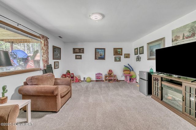 18616 Little Cape Circle, Eagle River, AK 99577