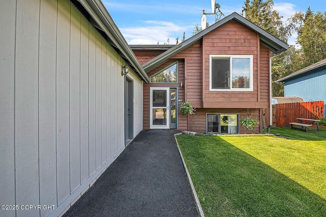 18616 Little Cape Circle, Eagle River, AK 99577