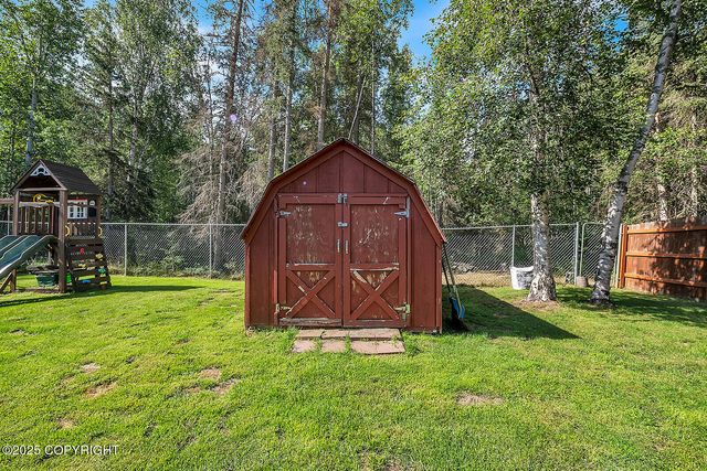 18616 Little Cape Circle, Eagle River, AK 99577