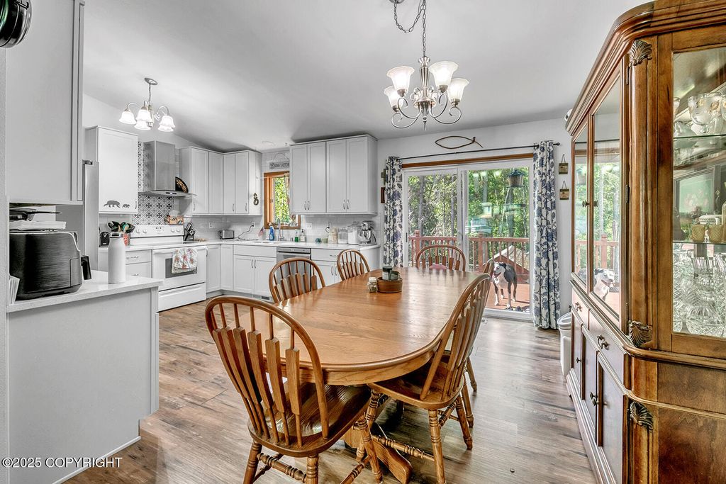 18616 Little Cape Circle, Eagle River, AK 99577