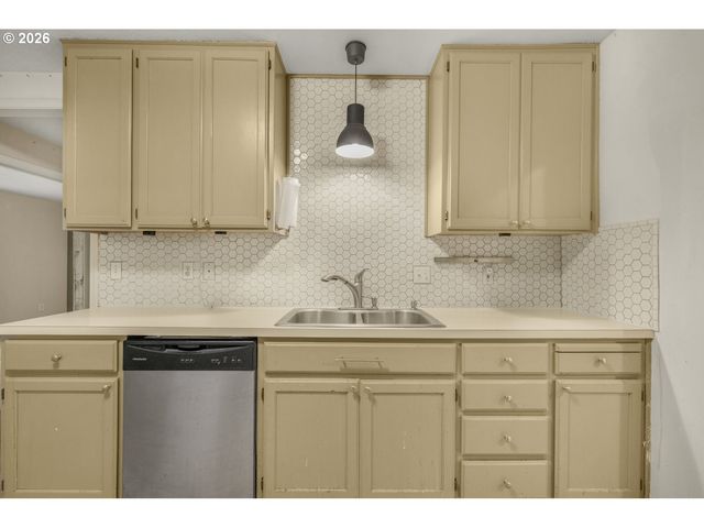 180 Ne 47TH Ave, Hillsboro, OR 97124