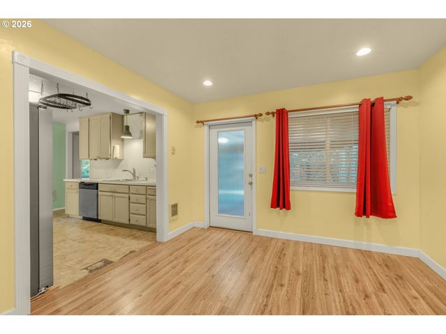 180 Ne 47TH Ave, Hillsboro, OR 97124