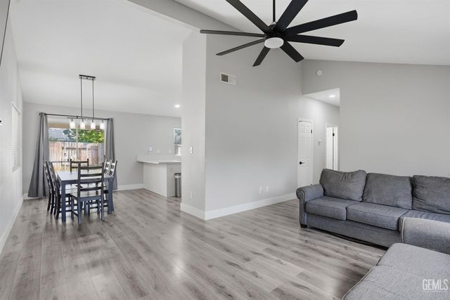 5029 Trabuco Canyon Drive, Bakersfield, CA 93307