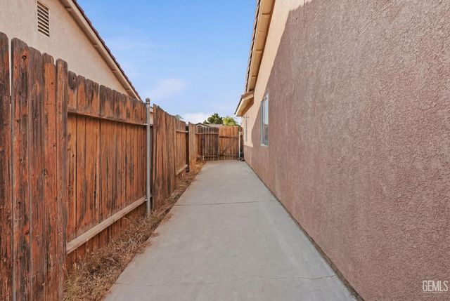 5029 Trabuco Canyon Drive, Bakersfield, CA 93307