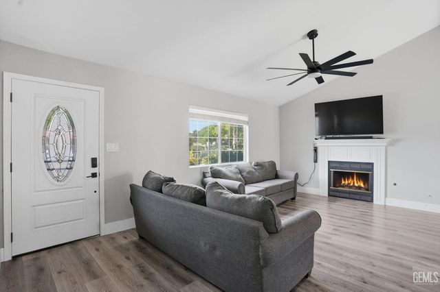 5029 Trabuco Canyon Drive, Bakersfield, CA 93307