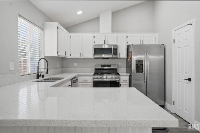 5029 Trabuco Canyon Drive, Bakersfield, CA 93307