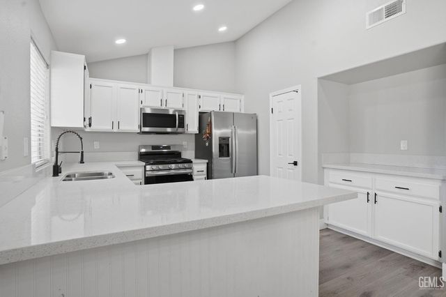 5029 Trabuco Canyon Drive, Bakersfield, CA 93307