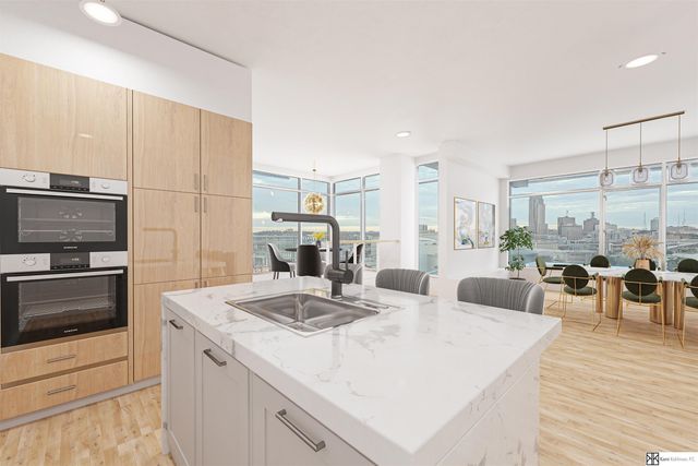 555 Riverfront Plaza PH, Omaha, NE 68102