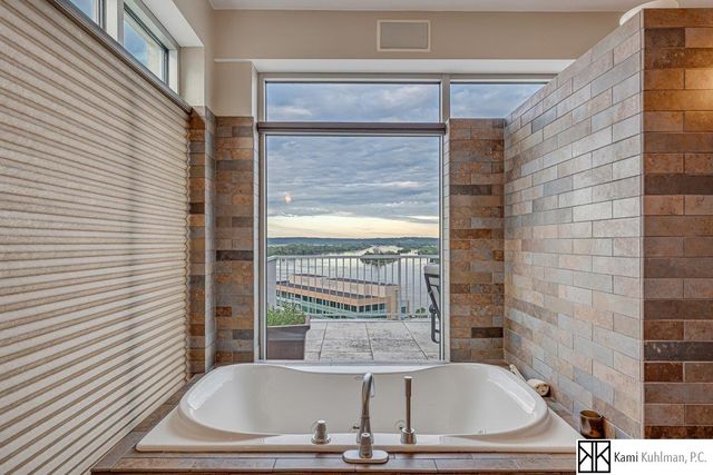 555 Riverfront Plaza PH, Omaha, NE 68102