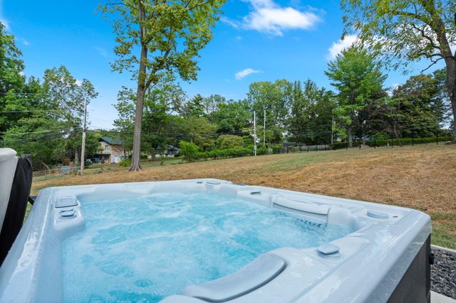 3023 E Inglewood Court, Springfield, MO 65804