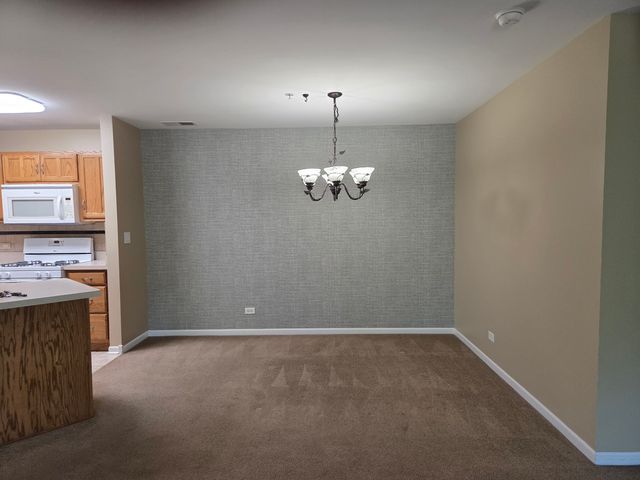 20301 S Pine Hill Road 2D, Frankfort, IL 60423