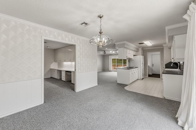 1797 Sh 30 E, Huntsville, TX 77320