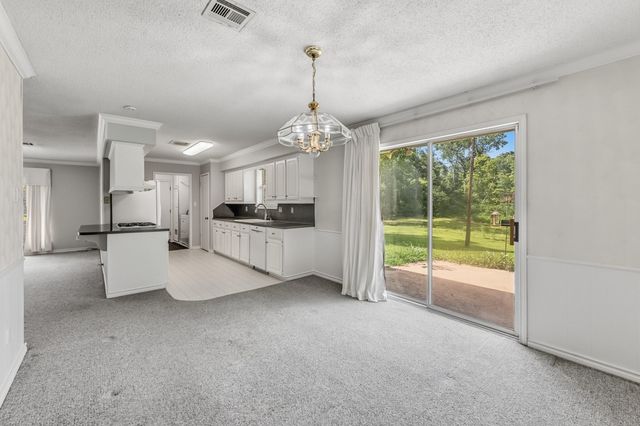 1797 Sh 30 E, Huntsville, TX 77320