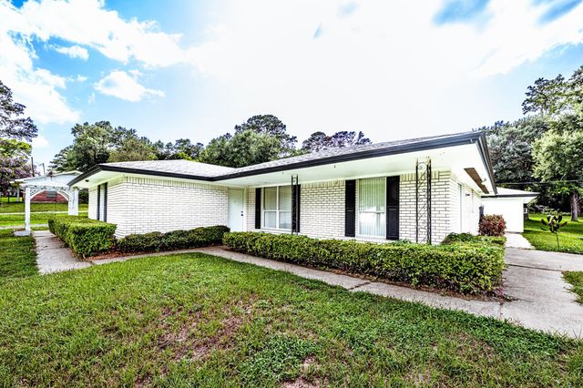 1797 Sh 30 E, Huntsville, TX 77320