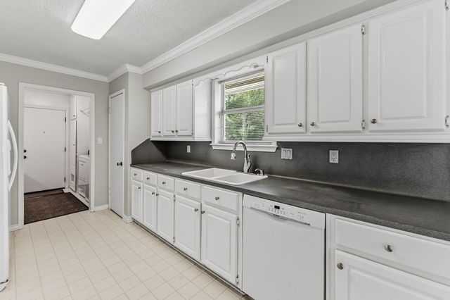1797 Sh 30 E, Huntsville, TX 77320