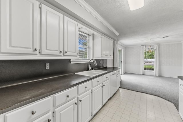 1797 Sh 30 E, Huntsville, TX 77320