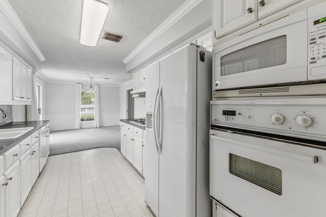 1797 Sh 30 E, Huntsville, TX 77320